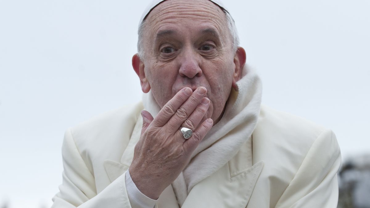 Vatikán povolil žehnání párům stejného pohlaví